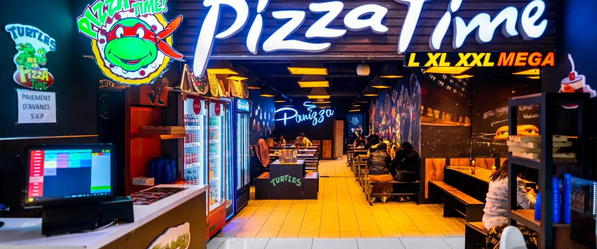 La salle de Turtles Pizza le soir