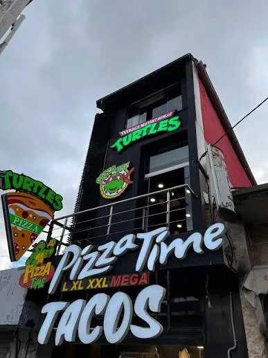 La devanture de Turtles Pizza à Alger