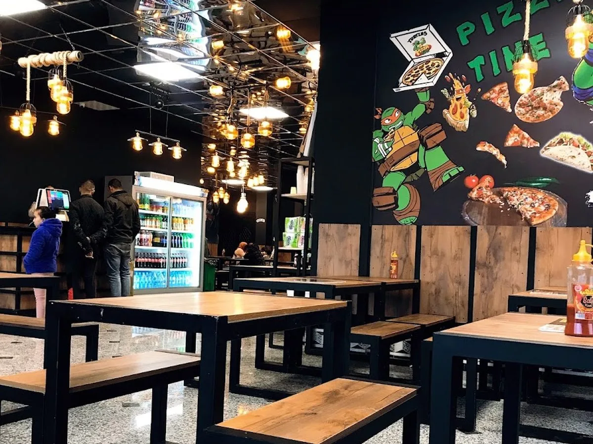 La salle de Pizza Turtles à Chelghoum Laïd